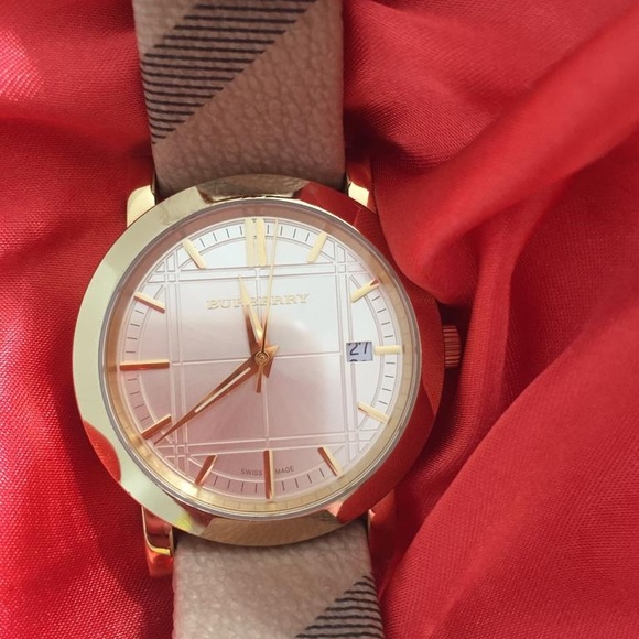 100% Authentic Burberry watch - Picture 2 of 12
